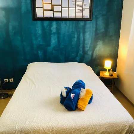 Le Californie Cote D'azur Les Pieds Dans L'eau Apartment *